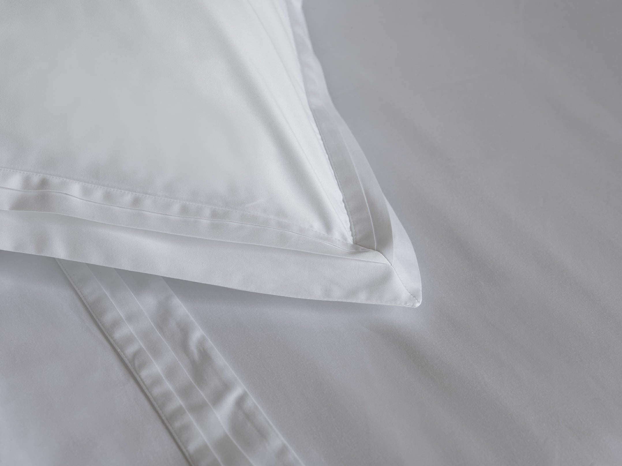 Éden Square Pillowcase